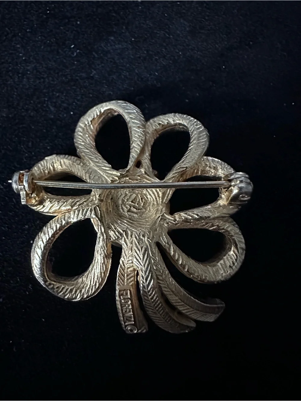 532- Vtge. Florenza floral brooch